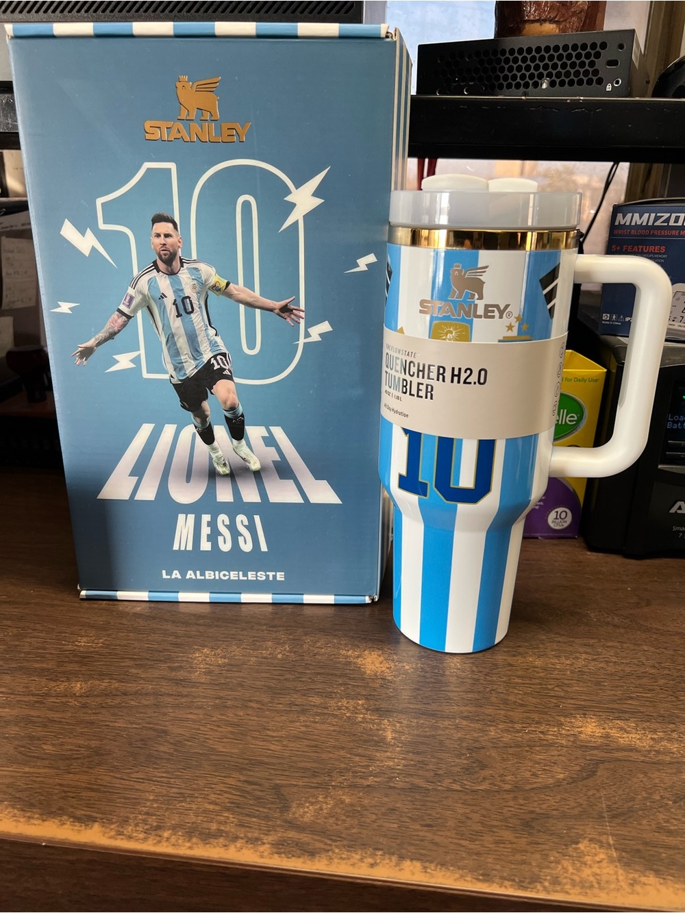 Stanley Quencher Tumbler – Light Blue & White with Gold Trim